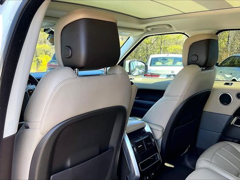 Used 2018 Land Rover Range Rover Sport HSE image 23