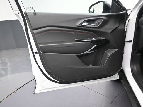 Used 2025 Chevrolet Trax RS FWD image 11