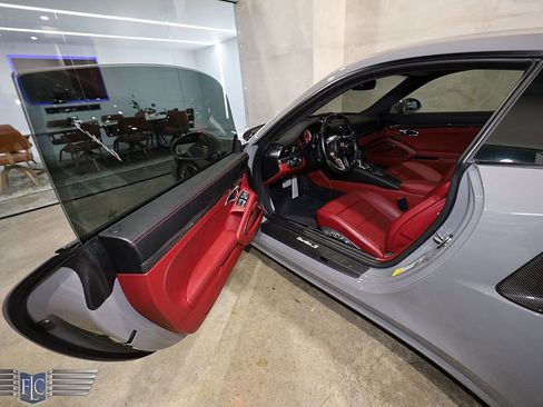 Used 2018 Porsche 911 Turbo S image 17