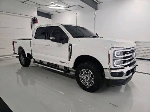 Used 2024 Ford F250 Lariat w/ FX4 Off-Road Package AWD/4WD image 3