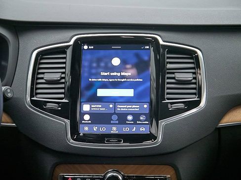 Certified 2024 Volvo XC90 T8 Plus AWD/4WD image 29