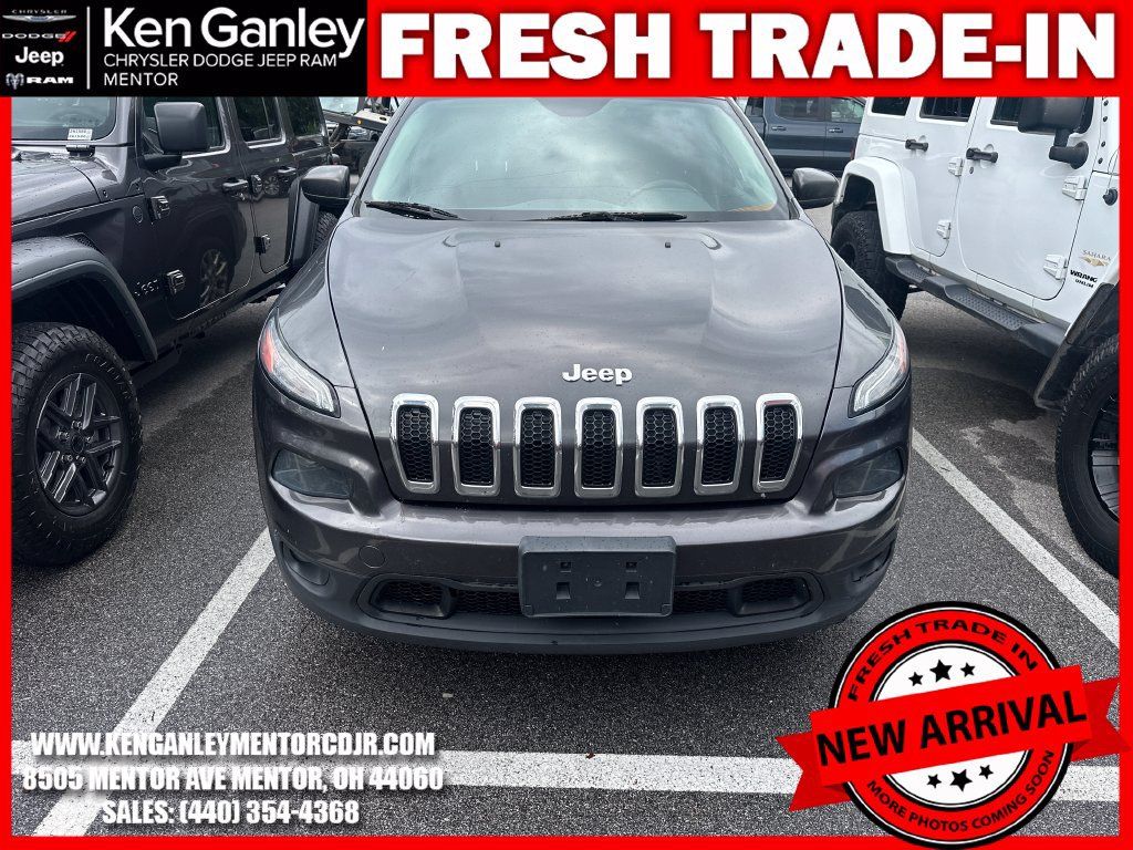 Used 2014 Jeep Cherokee Latitude w/ Cold Weather Group FWD image 2