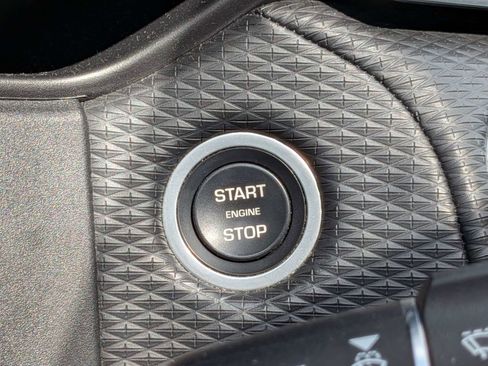 Used 2019 Land Rover Range Rover Velar S AWD/4WD image 24