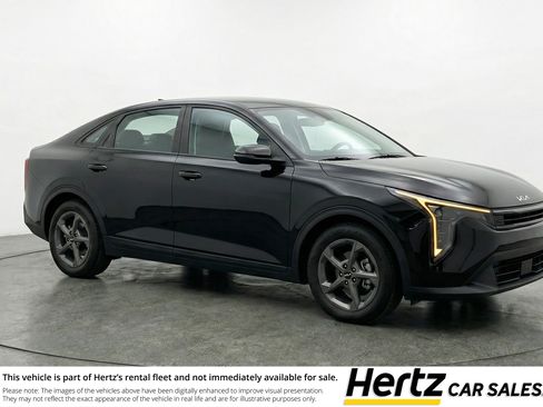 Used 2025 Kia K4 LXS image 1
