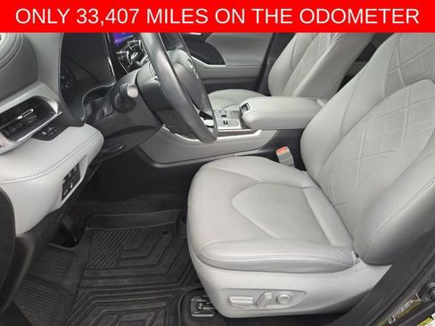 Used 2023 Toyota Highlander Platinum FWD image 13