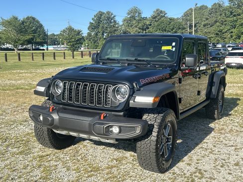 Used 2026 Jeep Gladiator Mojave AWD/4WD image 1