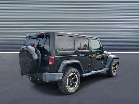 Used 2014 Jeep Wrangler Unlimited Sahara image 3