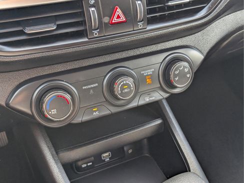 Used 2024 Kia Forte LXS image 17