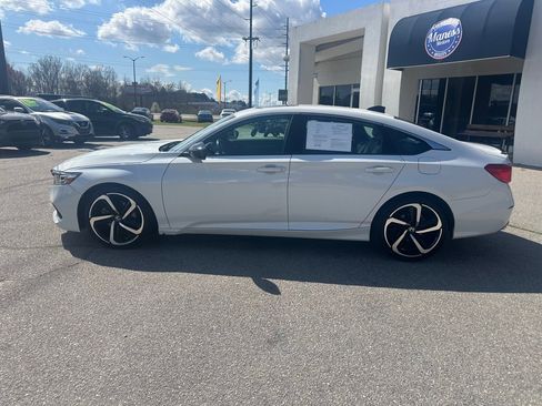 Used 2021 Honda Accord Sport image 2