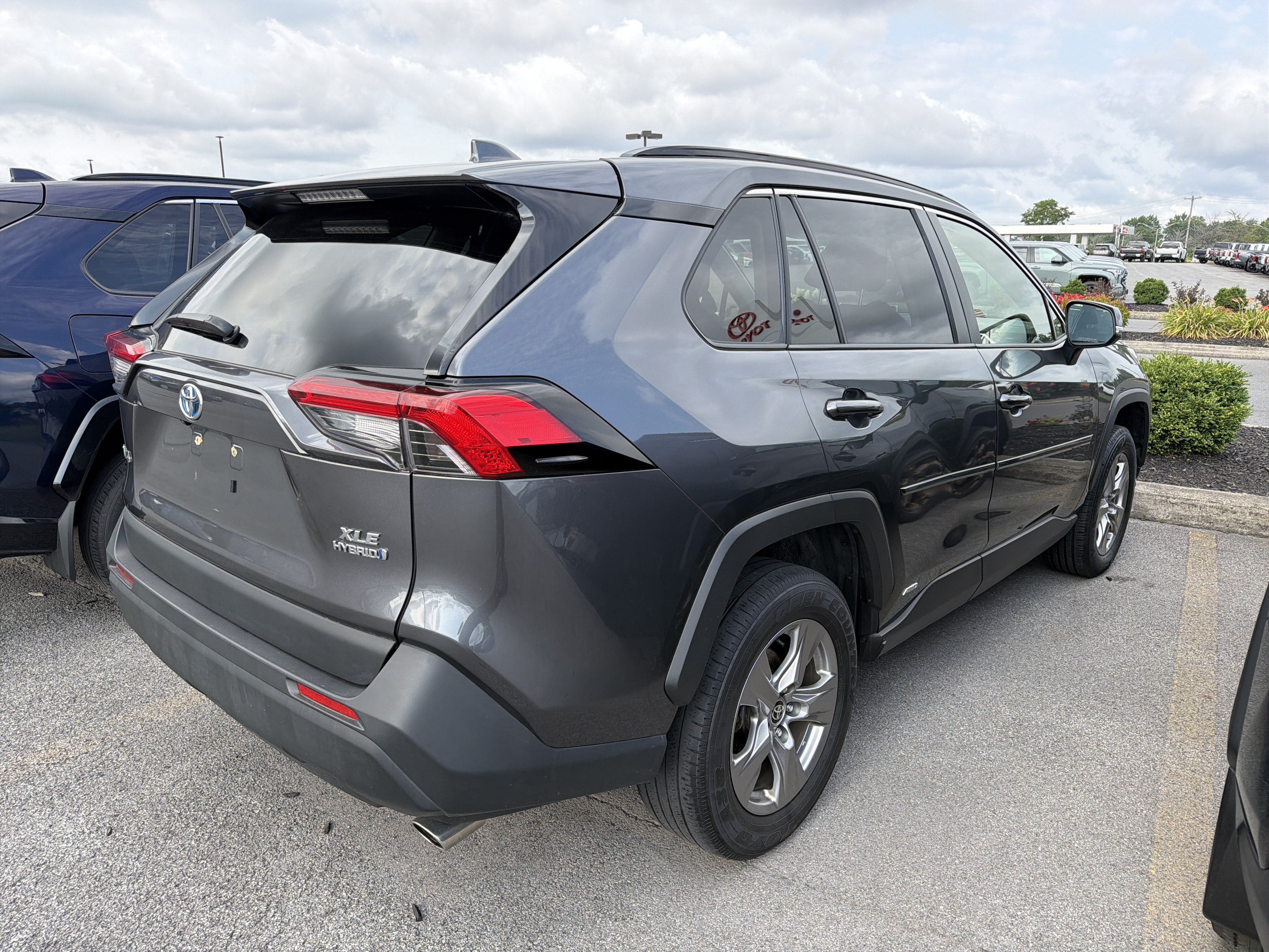 Used 2023 Toyota RAV4 XLE w/ Convenience Package AWD/4WD image 7