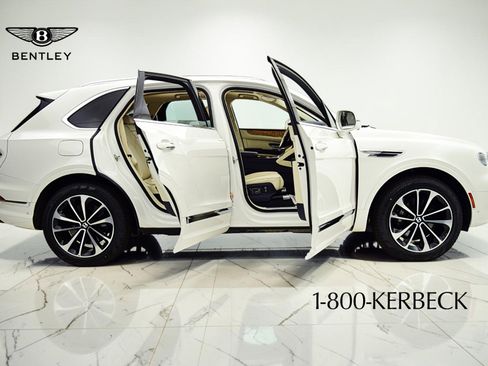 Used 2024 Bentley Bentayga AWD/4WD image 14