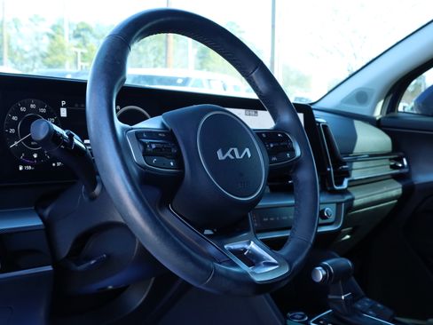 Used 2025 Kia Sportage SX image 28