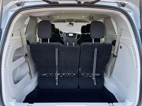 Used 2023 Chrysler Voyager LX image 21