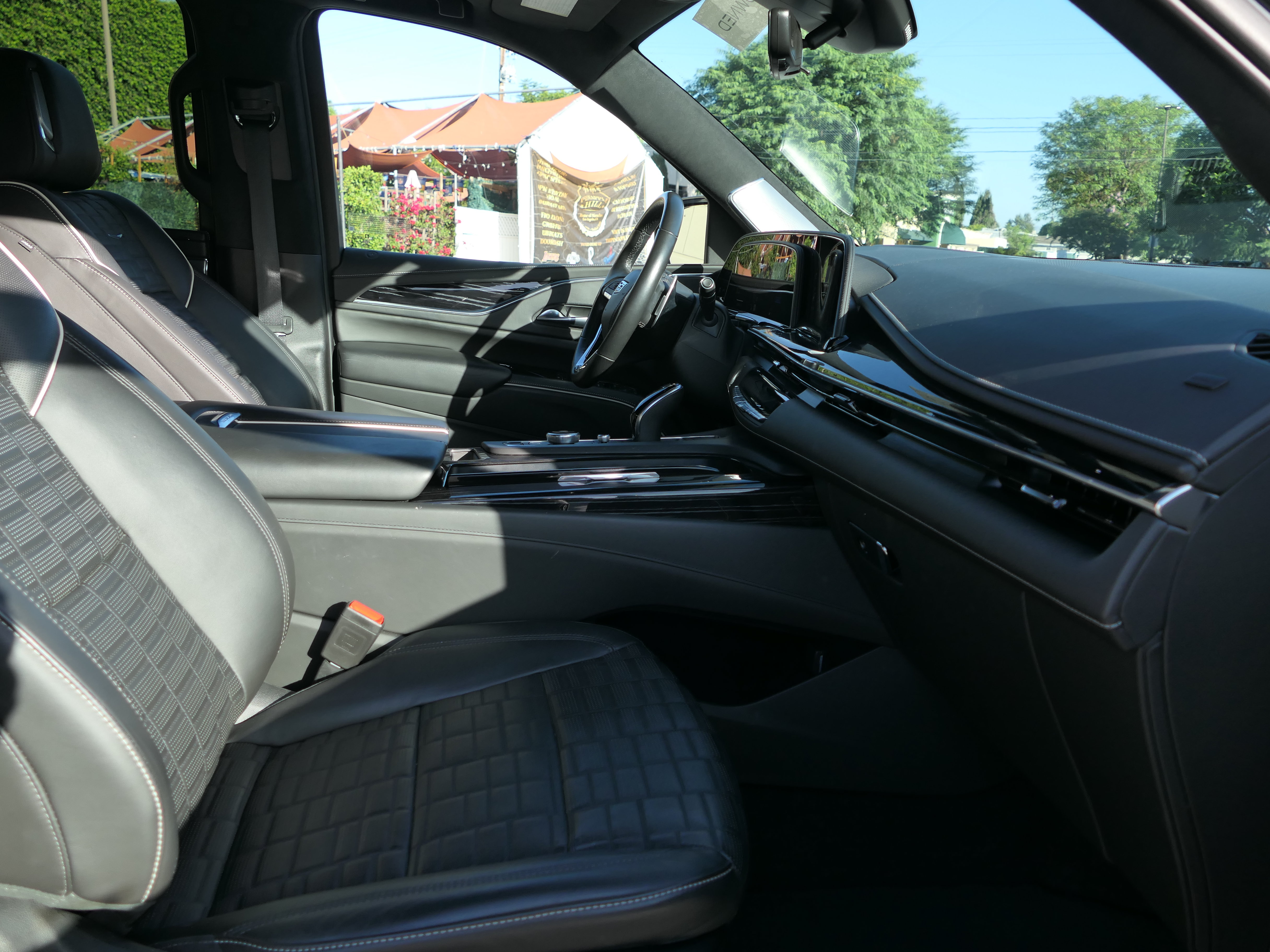Used 2023 Cadillac Escalade ESV V AWD/4WD image 30