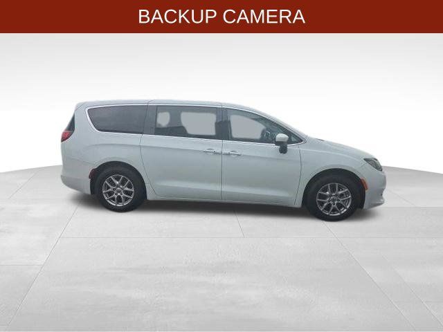 Used 2023 Chrysler Voyager LX FWD image 8