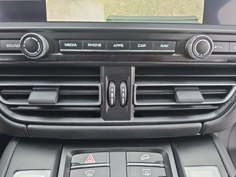 Used 2021 Porsche Macan S image 24