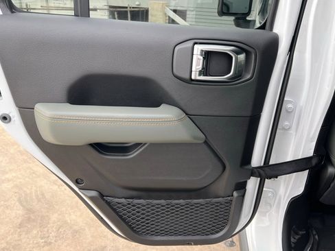 New 2026 Jeep Gladiator Mojave AWD/4WD image 18