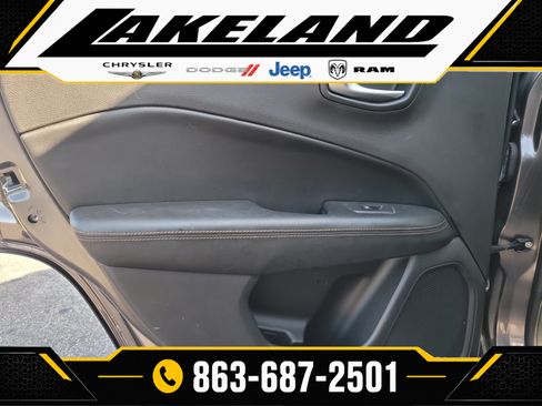 Used 2018 Jeep Compass Limited w/ Navigation Group AWD/4WD image 10