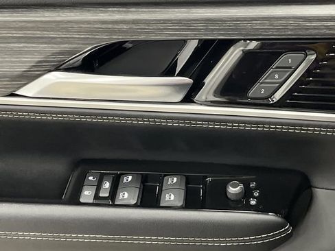 Used 2024 Jeep Wagoneer L Series III w/ Premium Group I image 30