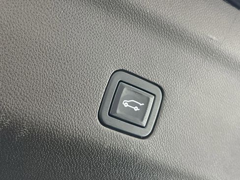 Used 2021 Chevrolet Tahoe Z71 w/ Z71 Off-Road Package image 28