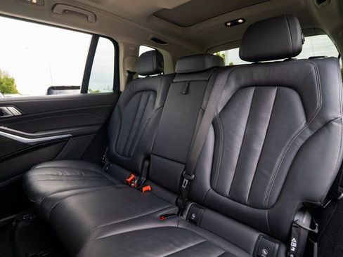 Used 2022 BMW X7 xDrive40i w/ Premium Package image 34
