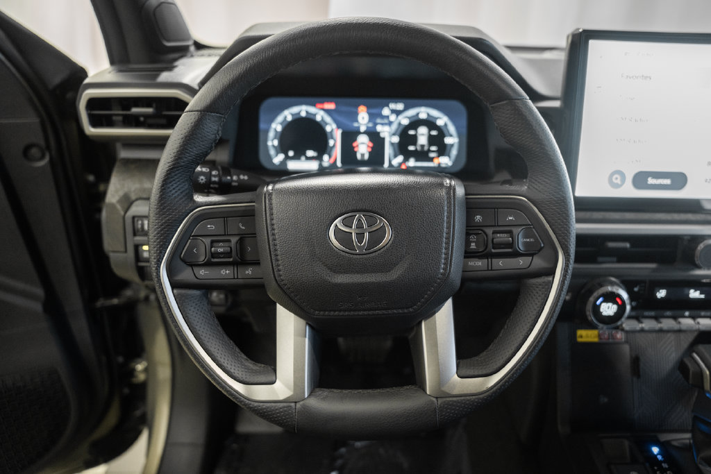 Certified 2025 Toyota Tacoma Limited AWD/4WD image 33