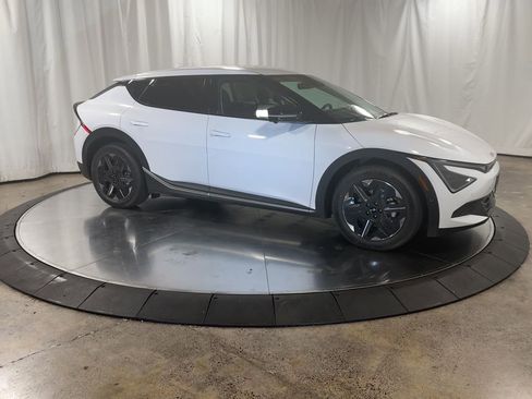 New 2025 Kia EV6 Light image 3