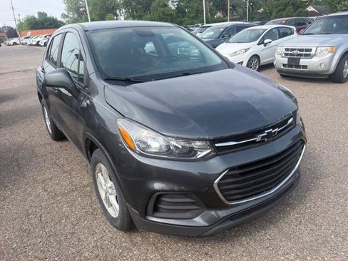 Used 2020 Chevrolet Trax LS w/ Tint and Cruise Package FWD image 3