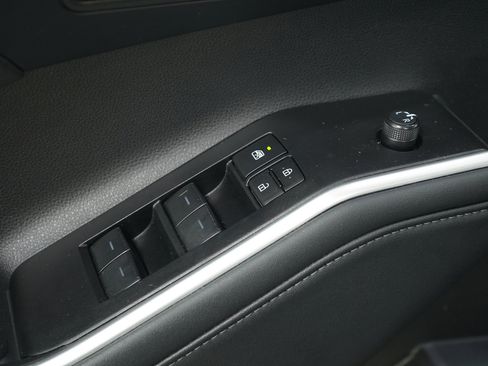 Used 2025 Toyota Highlander XSE AWD/4WD image 24