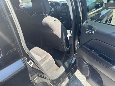 Used 2014 Jeep Patriot Latitude FWD image 11