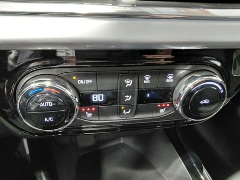 Used 2025 Chevrolet Trax LT w/ LT Convenience Package image 27