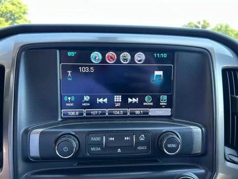 Used 2018 Chevrolet Silverado 1500 LT w/ Midnight Edition image 19