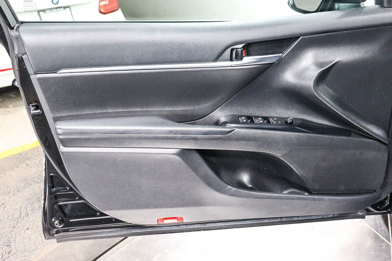 Used 2020 Toyota Camry SE w/ Carpet Mat Package FWD image 21