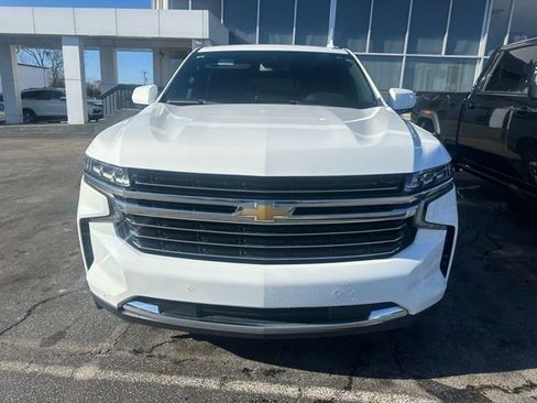 Used 2023 Chevrolet Suburban LT image 3