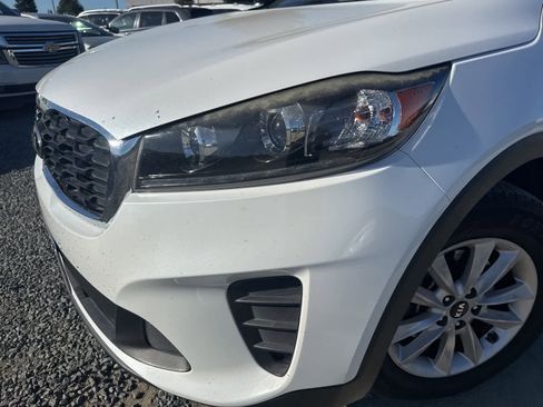 Used 2019 Kia Sorento LX image 9