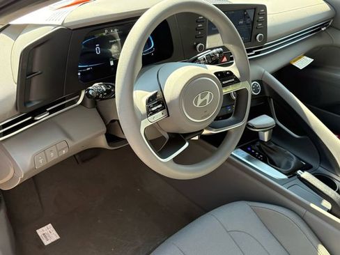 New 2026 Hyundai Elantra SE FWD image 9