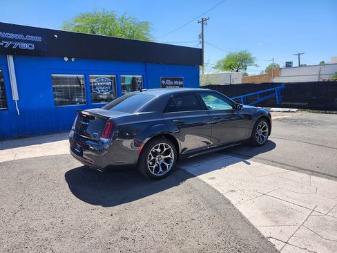 Used 2018 Chrysler 300 S w/ 300S Premium Group image 10