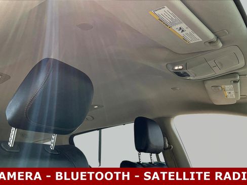 Used 2017 Chrysler Pacifica Touring-L w/ Tire & Wheel Group FWD image 28
