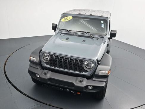 Used 2025 Jeep Wrangler Sport AWD/4WD image 29