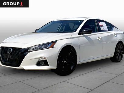 Used 2022 Nissan Altima 2.5 SR w/ Midnight Edition Package