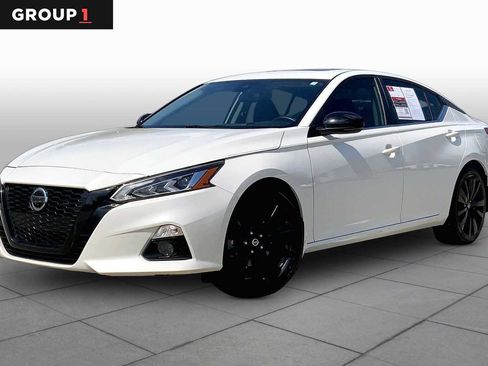 Used 2022 Nissan Altima 2.5 SR w/ Midnight Edition Package FWD image 1