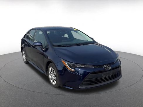 Used 2025 Toyota Corolla LE FWD image 2