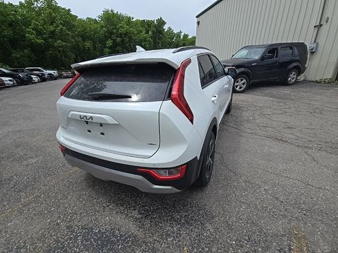 Used 2024 Kia Niro EX FWD image 7