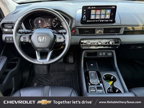 Used 2024 Honda Pilot Touring image 12