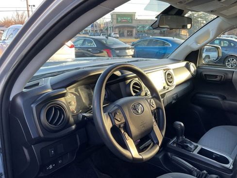 Used 2020 Toyota Tacoma SR image 14