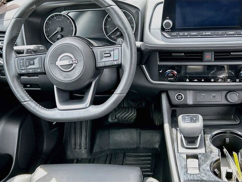 Used 2023 Nissan Rogue SV w/ SV Premium B Package FWD image 17