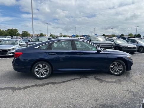 Used 2018 Honda Accord LX image 10