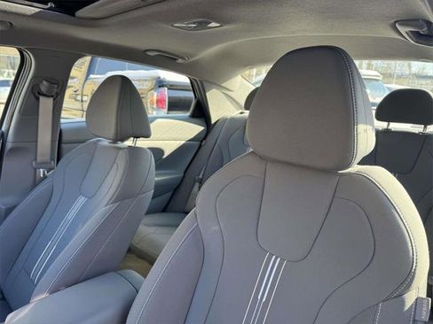 Certified 2025 Hyundai Elantra SEL image 18