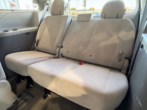 Used 2014 Toyota Sienna LE FWD image 29
