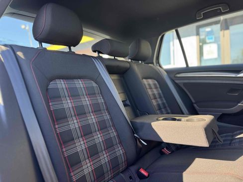Used 2017 Volkswagen GTI SE image 15